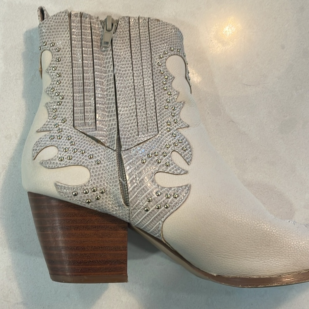 Coconuts Eliza Ankle Boots 6.5  Vegan Cream Studded Zip Sides Soft Clean EUC - Picture 5 of 12